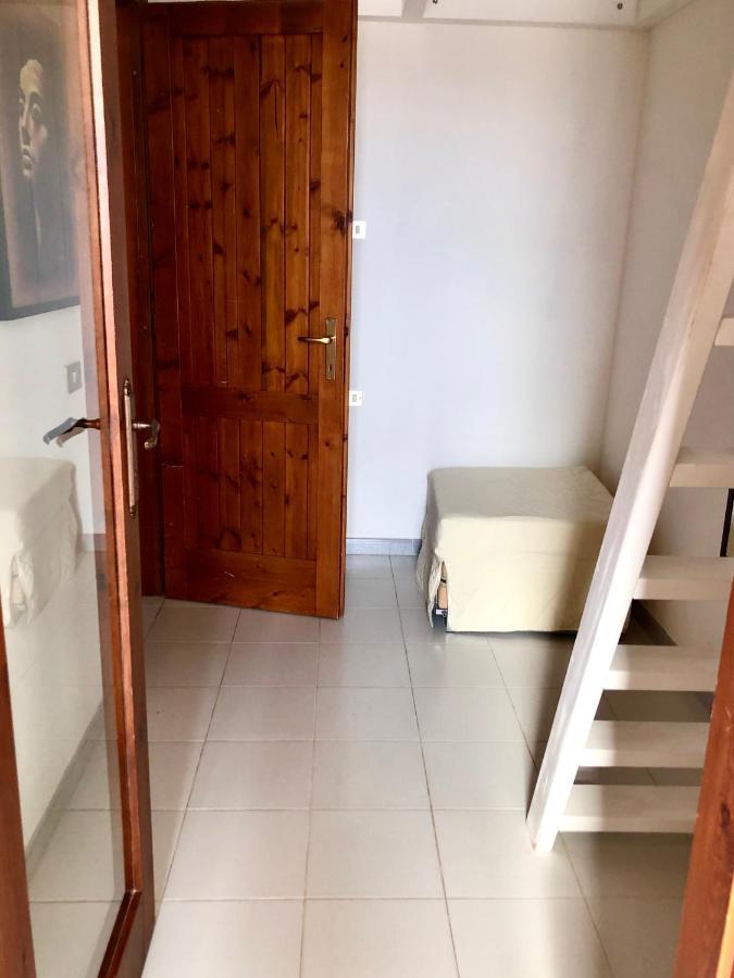 Teodor House Apartman San Teodoro  Kültér fotó